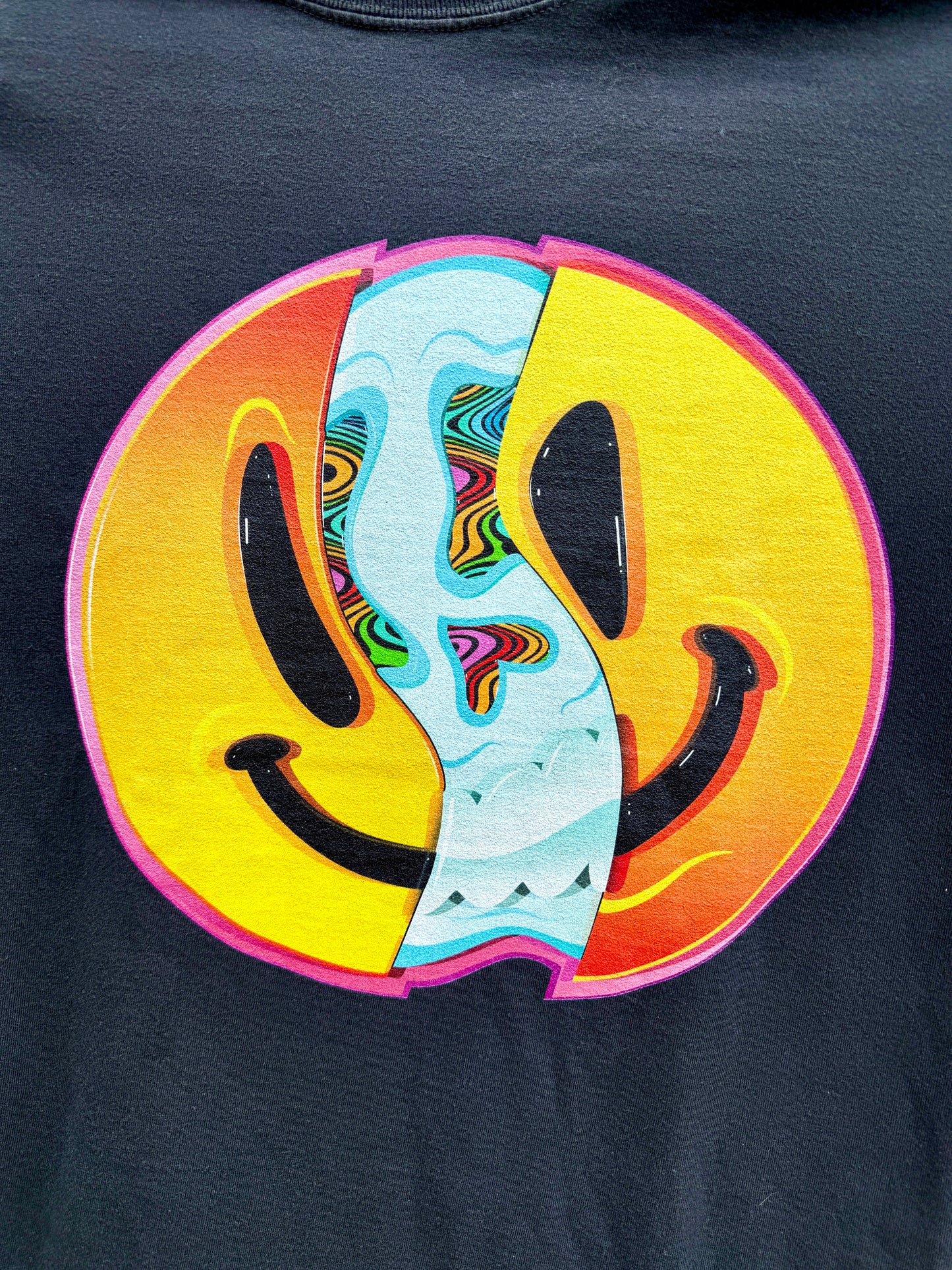 "Happy Twist" T-Shirt