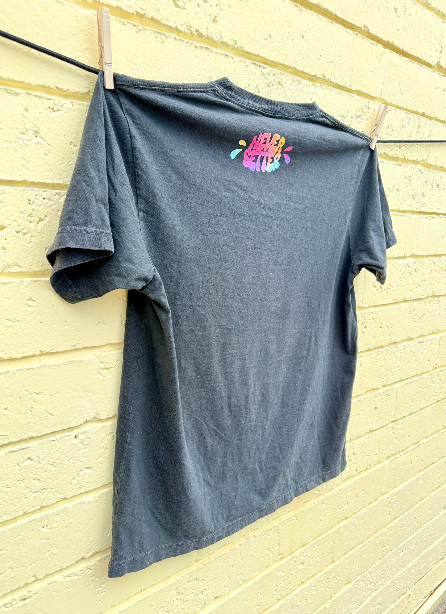 "Happy Twist" T-Shirt